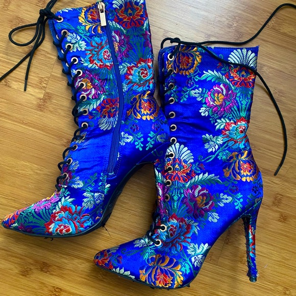 Shoes - Blue Heels Size 8